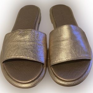 💴Sold💴 
Pure Navy Rose Gold Slides - Made in Spain - Size 6